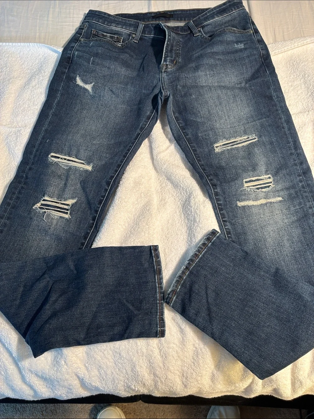 Uniqlo Men's Skinny Ripped Dark Blue Jeans - tapered style
